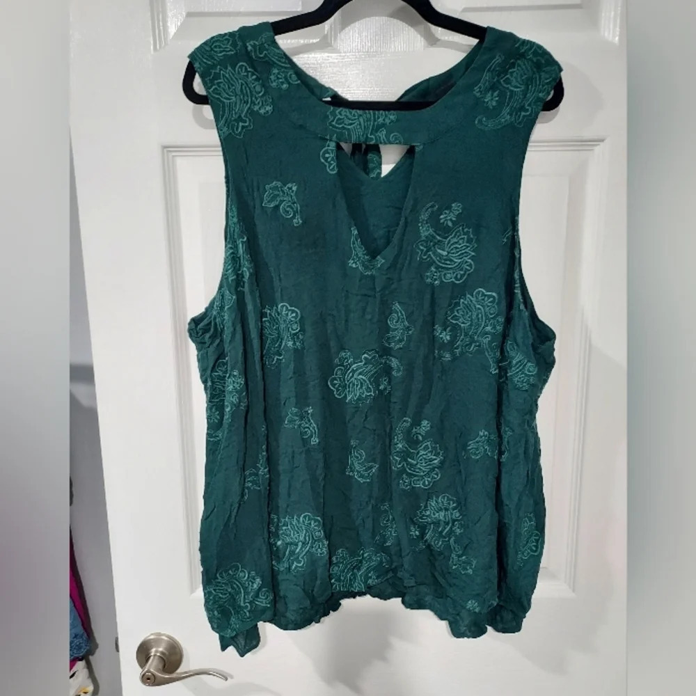 Torrid Emerald Green Sleeveless Crepe Mock Neck Tank in Size 3 22/24